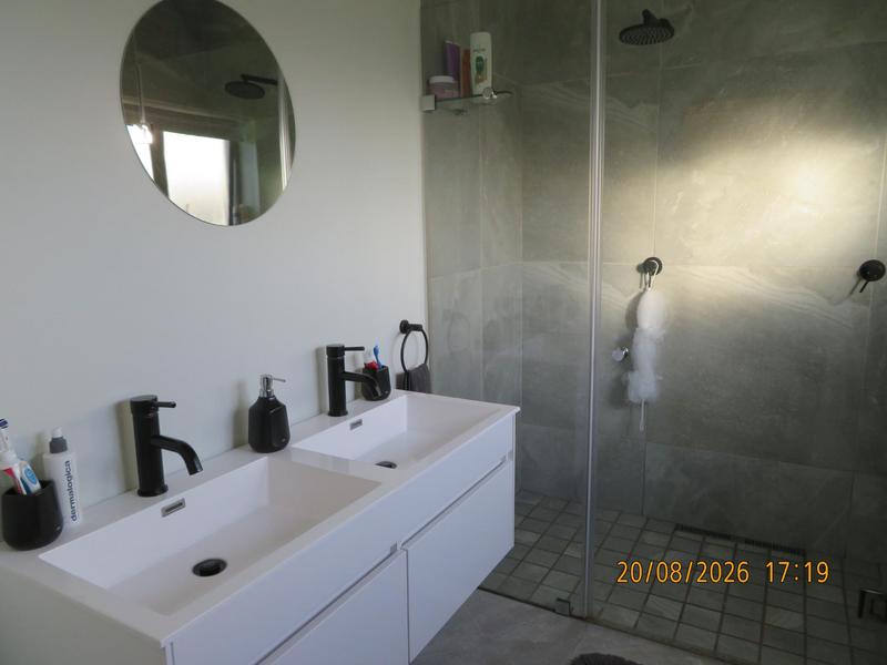 To Let 5 Bedroom Property for Rent in Zevendal Western Cape